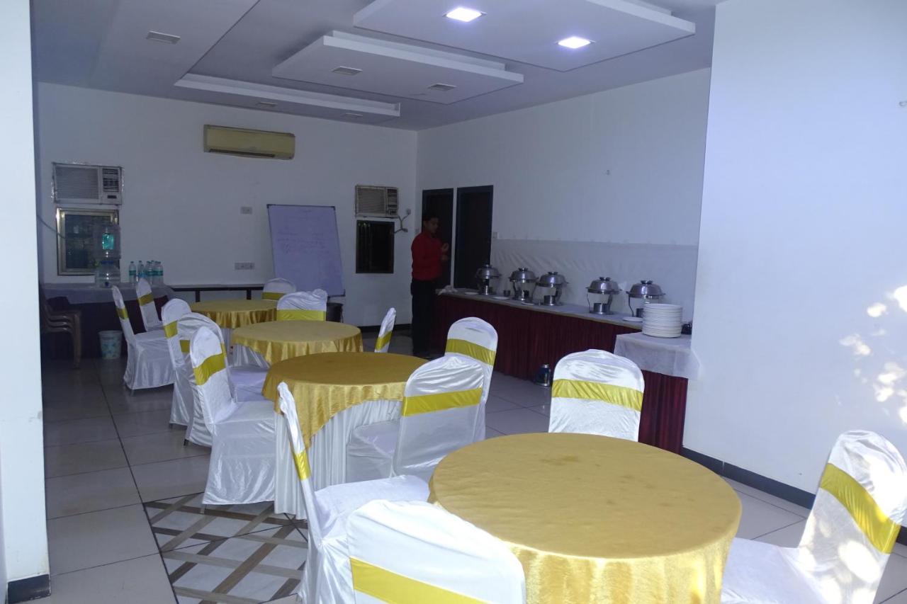 Sunshine Backpackers, Airport Hostel Мумбай Екстериор снимка