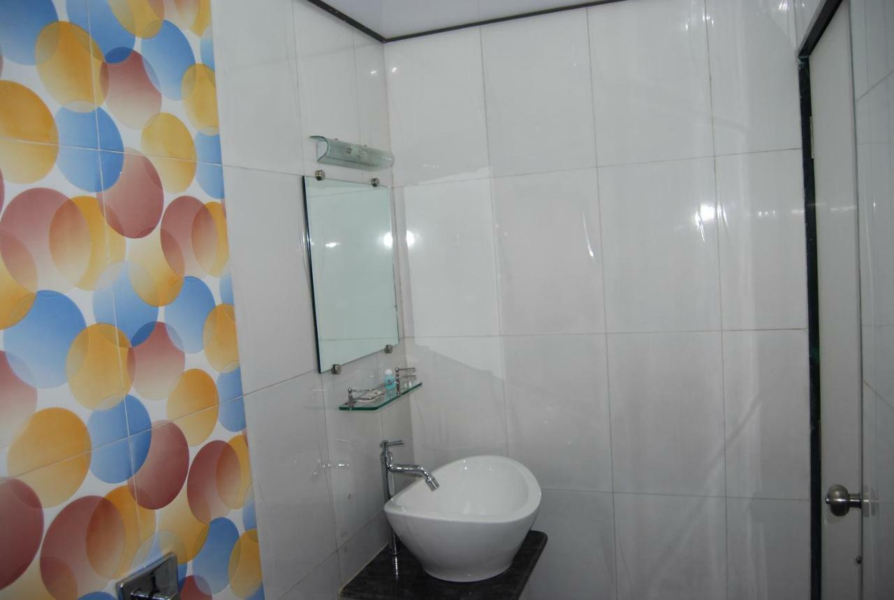 Sunshine Backpackers, Airport Hostel Мумбай Екстериор снимка